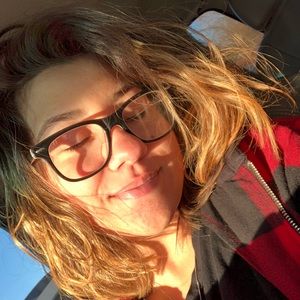 Meet your Posher, Chloe